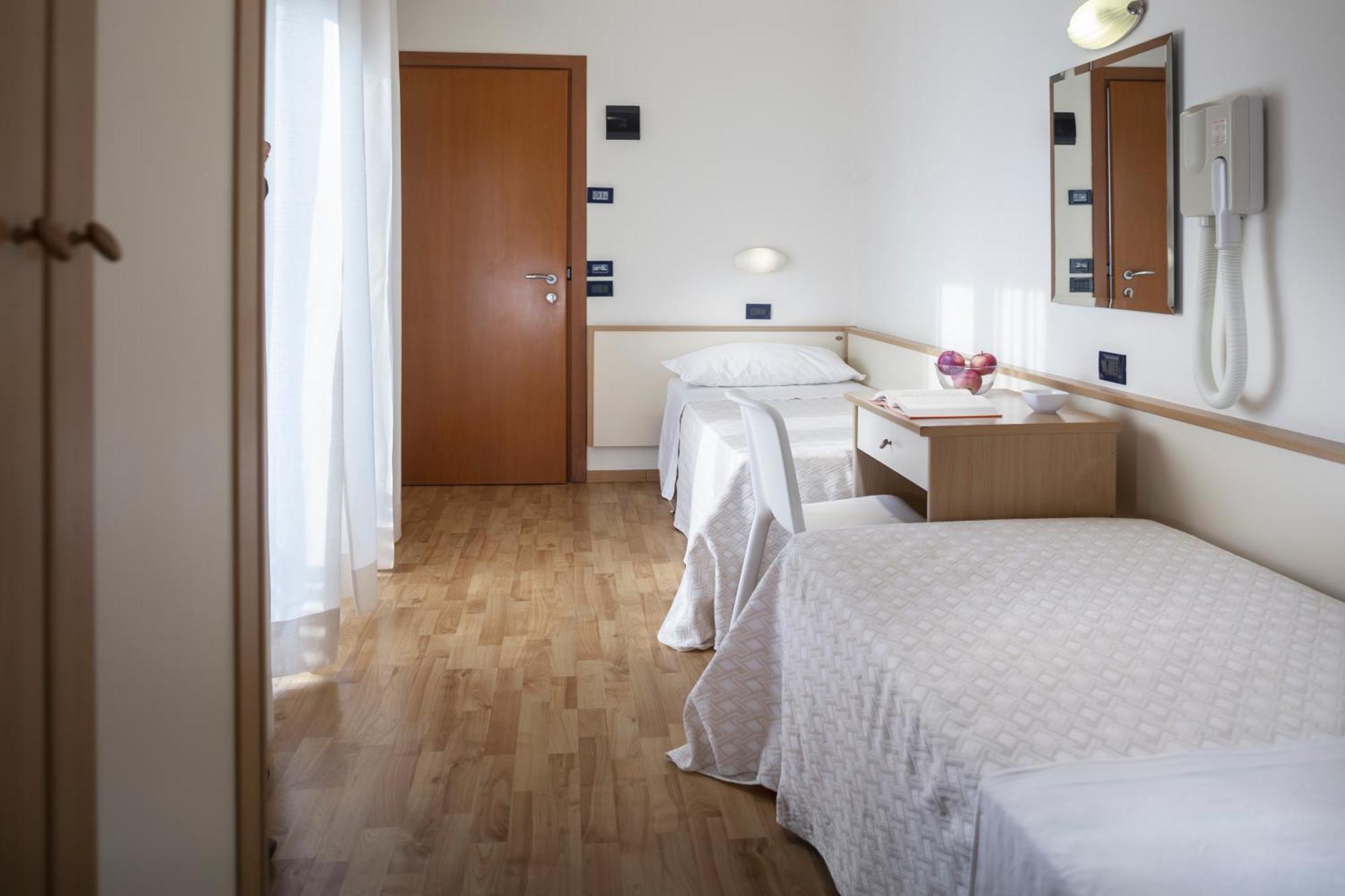 Hotel Baltic Ріміні Екстер'єр фото