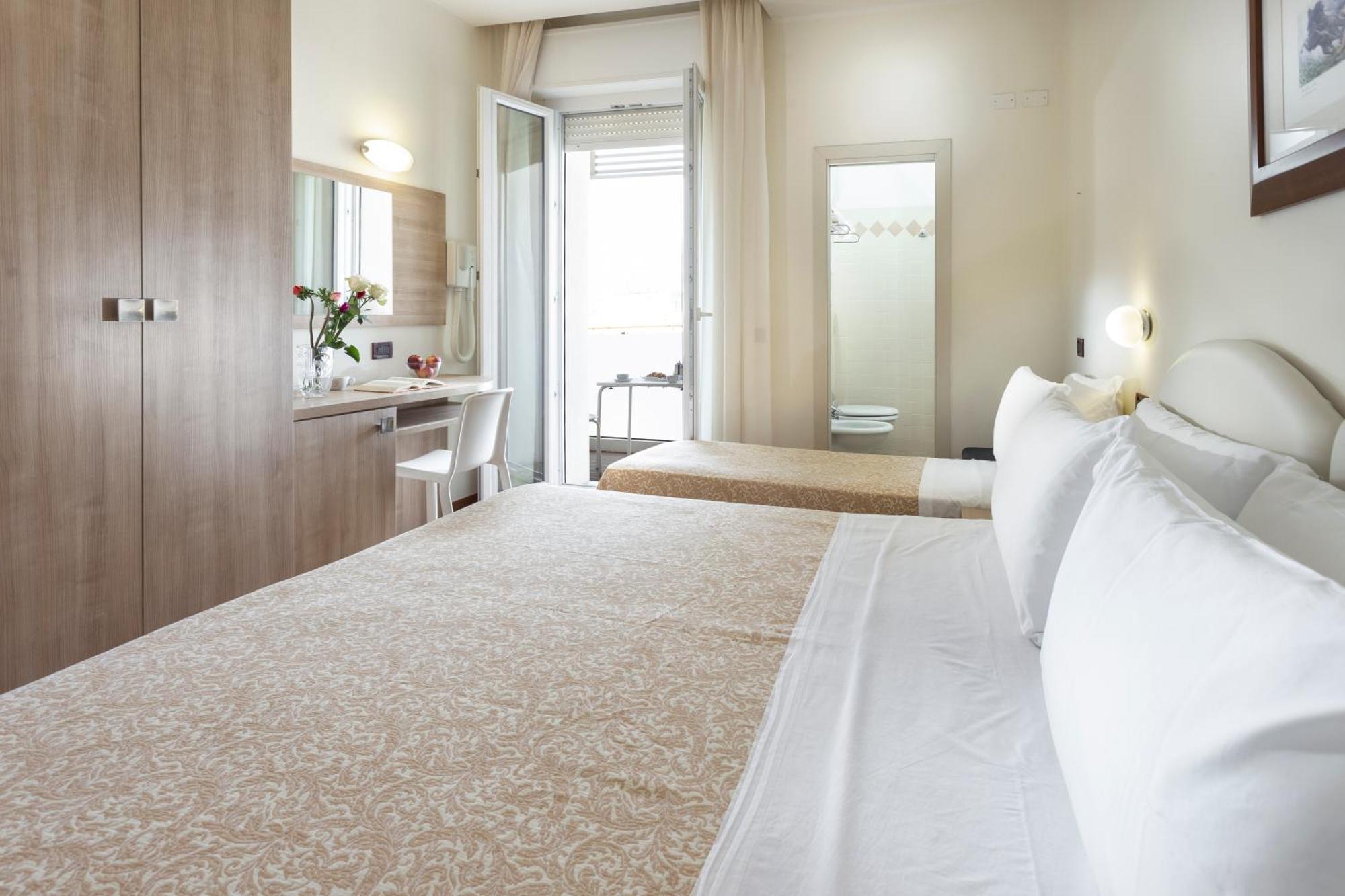 Hotel Baltic Ріміні Екстер'єр фото