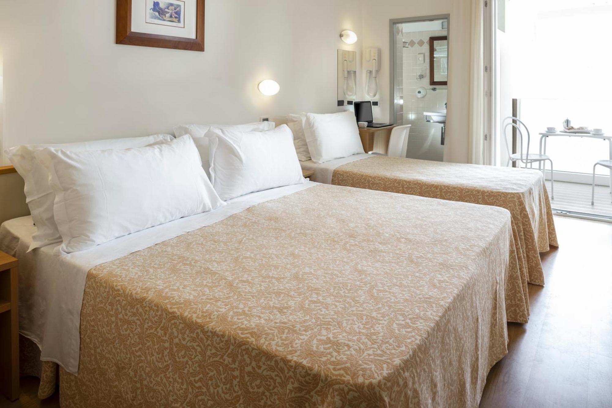 Hotel Baltic Ріміні Екстер'єр фото