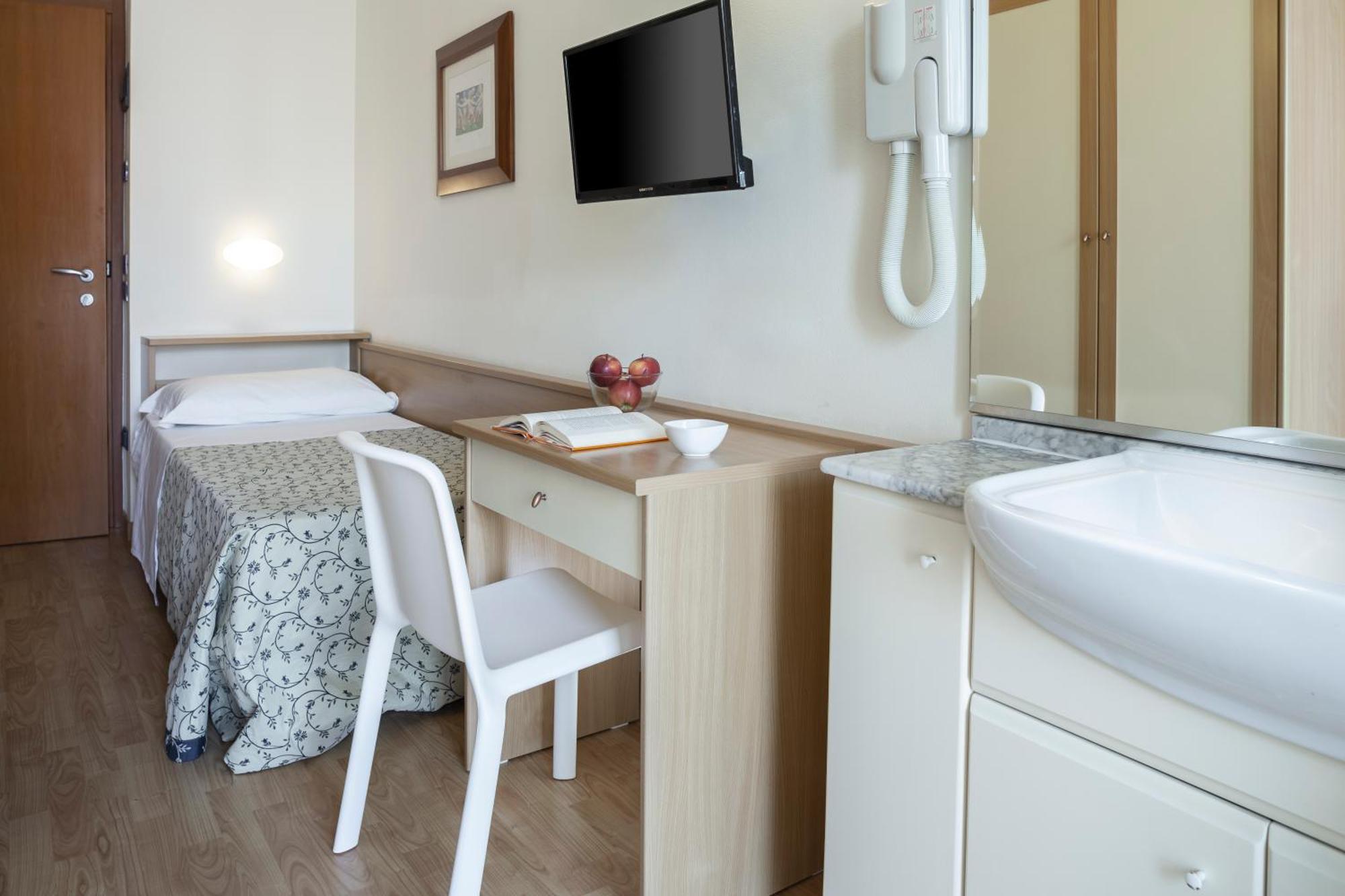Hotel Baltic Ріміні Екстер'єр фото
